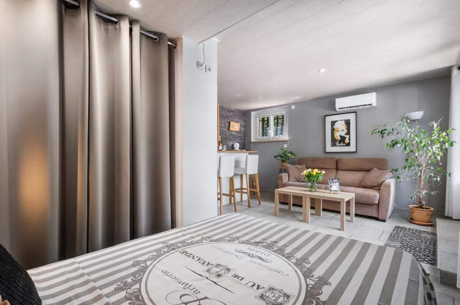 Studio Villa Nui Cuers Εξωτερικό φωτογραφία